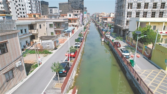 牛古田村开展一河两岸主干道品质提升工程，同步配套安装太阳能路灯和安全护栏。