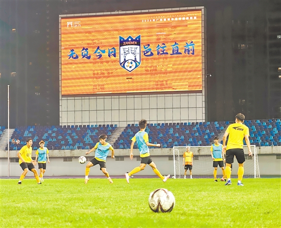 球员积极备战。