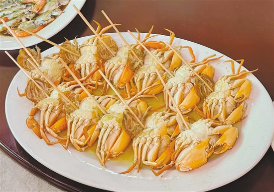 目前正是品尝崖门水蟹的最佳时节。