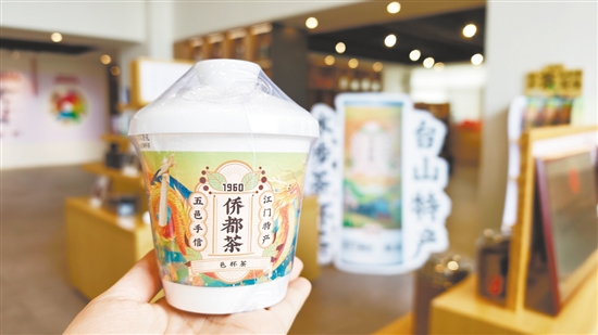 今年春茶季，用本地头春水步红茶制作的杯茶上新。