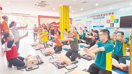 培训导师采用理论讲解与实操指导相结合的方式，确保参训学员看得懂、学得会、用得上。