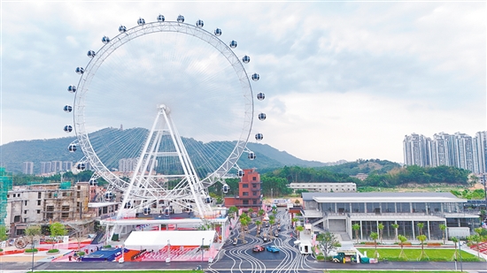 摩天轮“西江之眼”高88米，是目前江门最高的摩天轮。