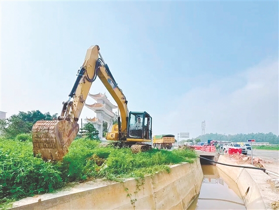 此次攻坚行动，开平市明确提出“山边生态化、水边风景化、路边秩序化、镇村边整洁化、景区边融合化”的差异化目标。