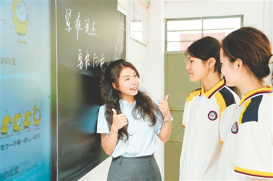 谢宛珊及时鼓励学生。