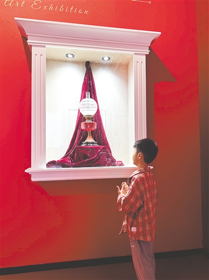 中国侨都华侨华人博物馆将在“五一”假期延续“维多利亚时期油灯艺术展”。