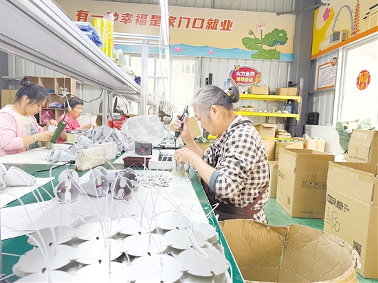 桂林社区手工作坊为社区居民提供了更多灵活就业的机会。