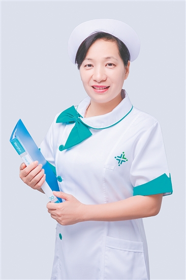姓名：庞树英