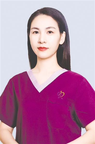 姓名：梁润容