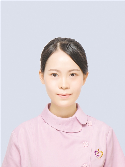 姓名：区淑青