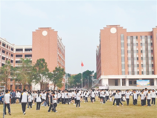 棠下中学改扩建后校园面貌焕然一新。