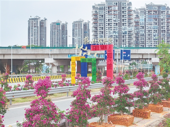 整治后的大雁山高速出入口。
