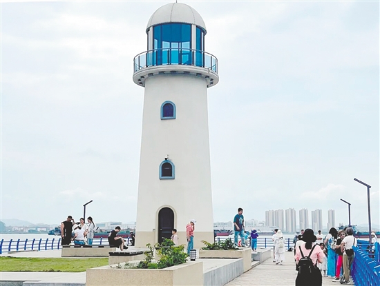 崖门渔港成为大湾区游客打卡观光的热门景点。