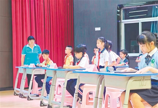 选手们反应敏捷、妙语连珠，充分展现了扎实的成语知识积累和出色的临场应变能力。