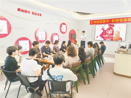 6月15日为全国集中宣传日，江门掀起全域防非宣传热潮。