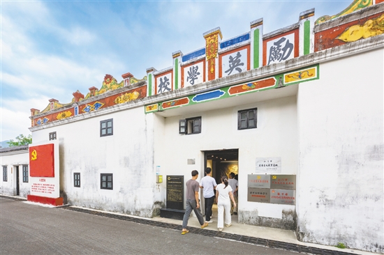 广东人民抗日解放军司令部驻地旧址是县级文物保护单位、江门市爱国主义教育基地。