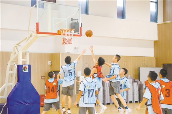 学生们的课余活动十分丰富。