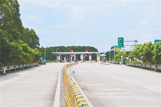 经过集中攻坚，龙胜镇道路沿线环境得到显著改善。
