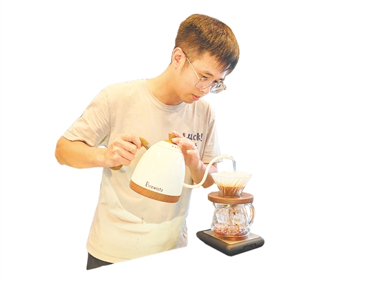 近年来，台山咖啡消费市场规模持续扩大，咖啡消费氛围日益浓厚，经营主体呈现快速增长态势。