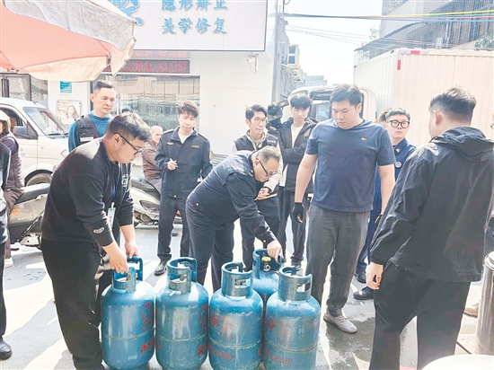 台山开展打击“黑气”行动。 台山开展打击“黑气”行动。