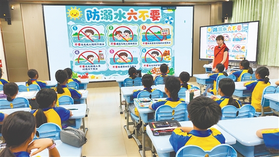 “珍爱生命·严防溺水”主题科普绘画公益课堂活动在鹤山市桃源镇桃源小学举行，帮助学生牢固树立“安全第一、预防为主”的意识。