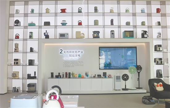 高新江海产业共享展厅展示的江海智能家电产业相关产品。 高新江海产业共享展厅展示的江海智能家电产业相关产品。