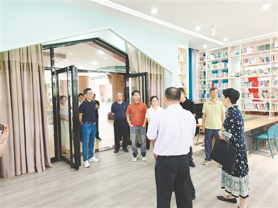 5月22日，新会区政协教科卫体和文化文史委员会到文华小学开展专题调研。