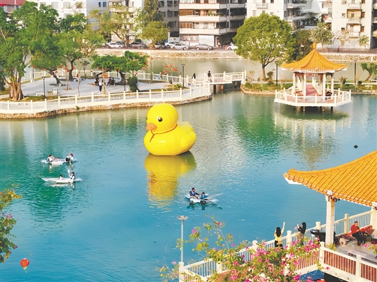 台城街道升级宁城公园、通济公园、新宁公园等，新增网红游湖、灯光亮化、休闲营地等业态，老牌城市地标焕发全新活力，成为市民、游客的“热门打卡地”。