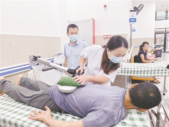 义诊活动让老百姓在“家门口”享受优质疼痛诊疗服务。