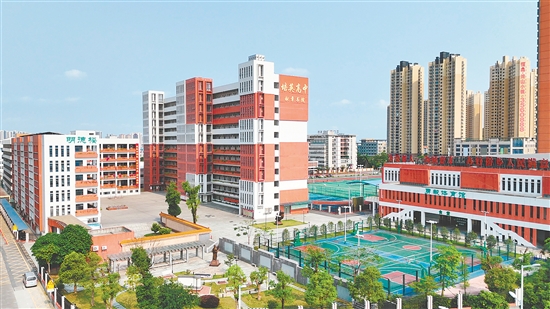 培英高中献章书院全景。梁美华