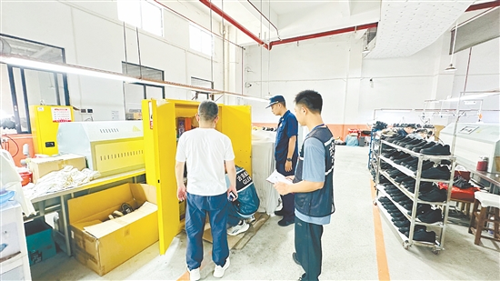 古劳镇对辖区鞋业生产企业开展消防安全专项检查，排查整治安全隐患。