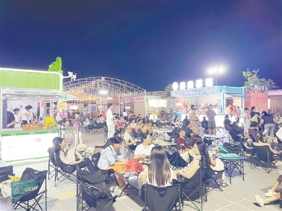 歌唱比赛为夜市引流。