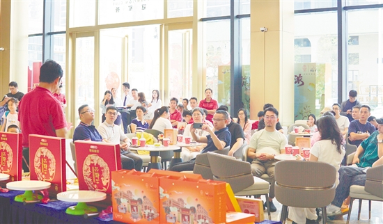 本次活动的8000盒非遗冬翅月饼，由一位匿名的博富·福美城业主捐赠。