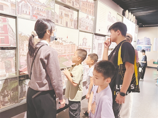 台山市华侨文化博物馆以丰富馆藏资源和特色文旅活动吸引大批访客到访。