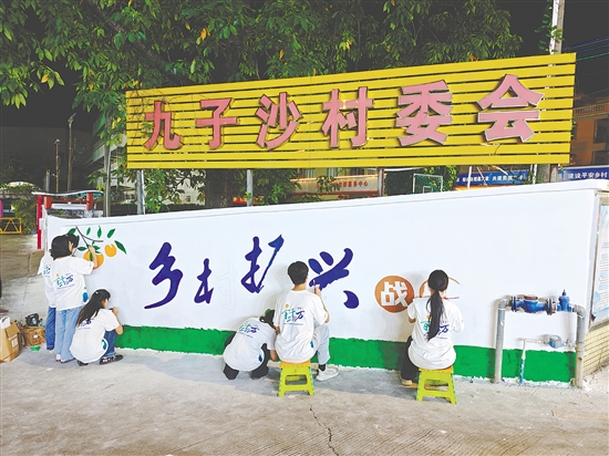 美丽墙绘成为乡间亮丽的风景线。