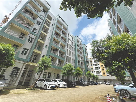 台山市已建成并投入使用的公共租赁住房共计1322套，主要分布在台城街道、工业新城两大片区的5个成熟住宅小区。
