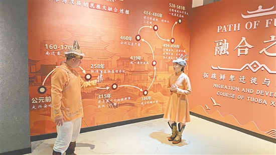 呼伦贝尔文旅推介团走进霄南鲜卑古村落文化馆,通过拍摄短视频的方式,向外界展现霄南村独特的文化底蕴与乡土特色。 呼伦贝尔文旅推介团走进霄南鲜卑古村落文化馆,通过拍摄短视频的方式,向外界展现霄南村独特的文化底蕴与乡土特色。