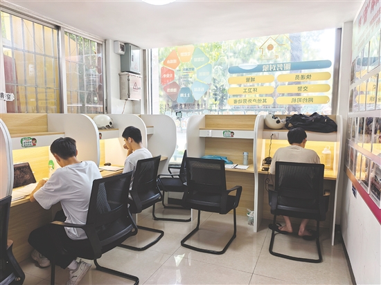 圭峰会城24小时共享自习室免费向市民开放。