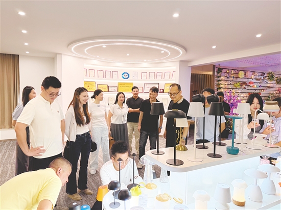 青年企业家通过走访，掌握了四九镇的产业基础、资源禀赋与发展机遇。