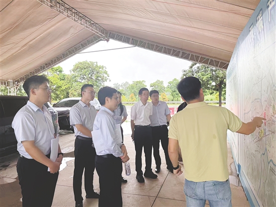 工商银行江门分行有关人员到某智能机器人产业园项目开展调研。