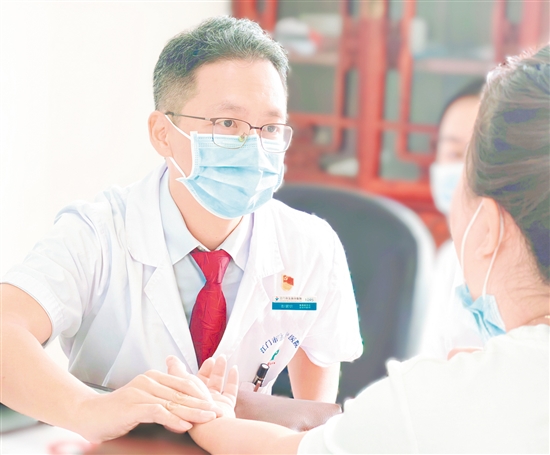 彭景钦：承岐黄薪火