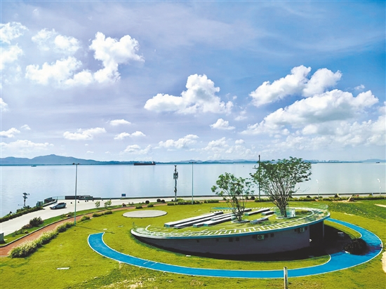 美丽的银湖湾剧场公园。