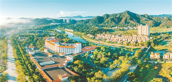 山泉湾温泉城航拍图。