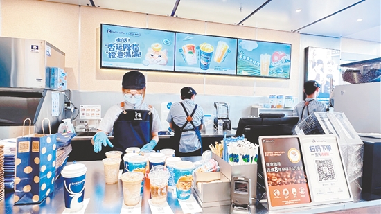 9月2日，大槐镇徕恩广场首层的瑞幸咖啡门店正式开业。