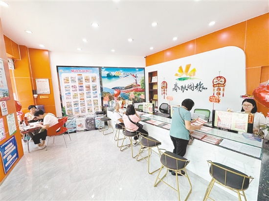 近段时间以来，不少市民到旅行社咨询错峰游线路。