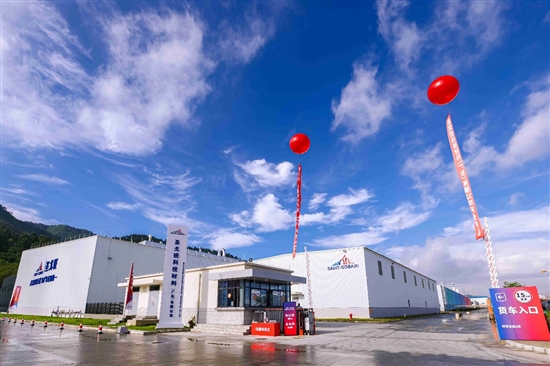 世界500强企业圣戈班科技材料（广东）有限公司实现14个月从动工到投产的建设跨越。