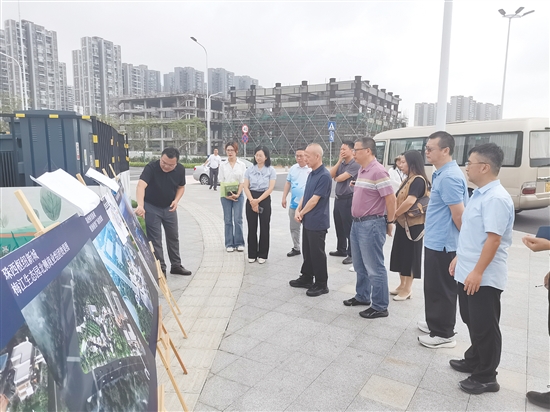 新会区政协经济和资源环境委员会围绕“聚焦梅江农业生态园周边文旅商设施规划建设”到梅江农业生态园调研。