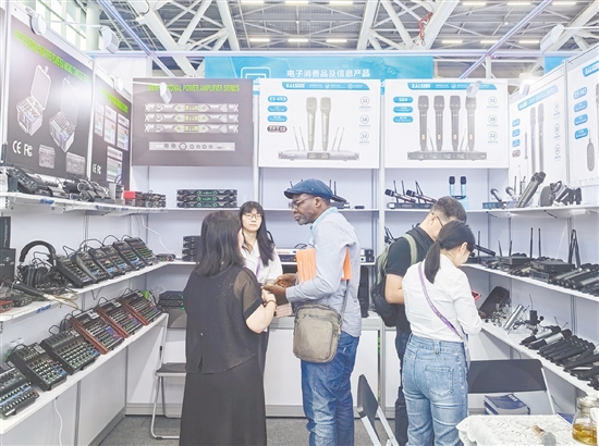 恩平参展企业的产品备受客商欢迎。