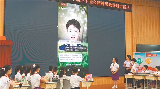 农林双朗小学打造智能体“朗朗”,学生有了“AI学习小伙伴”。 农林双朗小学打造智能体“朗朗”,学生有了“AI学习小伙伴”。