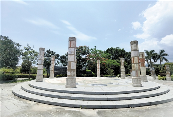 近年来，台山海口埠以银信文化、侨乡文化为特色，修复并建设了纪念广场、银信柱、游客服务中心等设施。