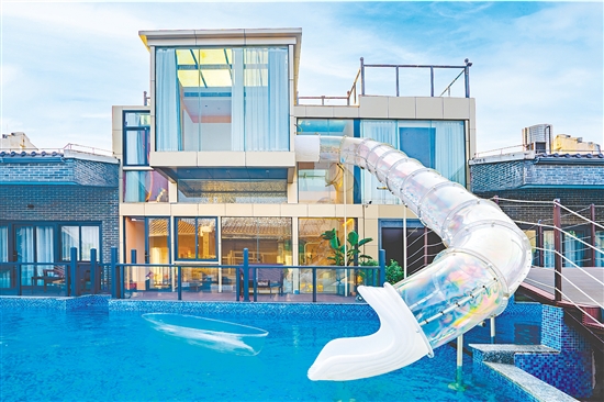 台山岭南侨水度假村以“水上乐园+亲水别墅”为特色。